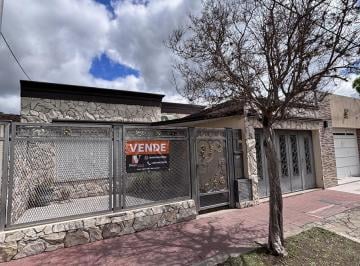 Casa · 347m² · 6 Ambientes · 1 Cochera · Casa en Venta en San Lorenzo