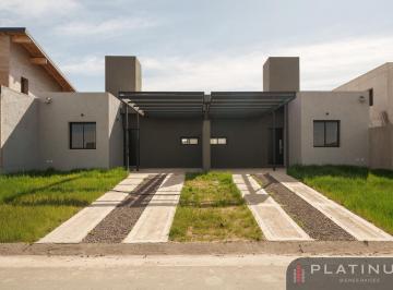 Casa · 72m² · 3 Ambientes · 2 Cocheras · Dúplex en Venta de 2 Dorm. a Estrenar en Docta Urbanización - Financiacion