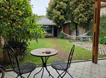 PH de 3 ambientes, Tres de Febrero · PH 3 Ambientes Reciclado con Jardín y Quincho con Parrilla – Villa Raffo