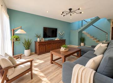 Casa · 145m² · 4 Ambientes · 3 Cocheras · Venta Casa 4 Amb en Barrio Los Olivares con Pileta