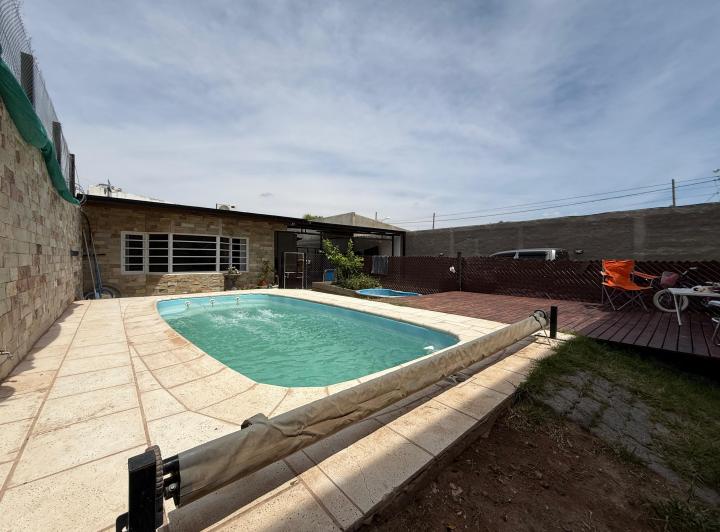 Casa · 100m² · 4 Ambientes · 1 Cochera
