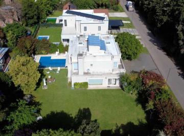 Casa · 276m² · 8 Ambientes · 2 Cocheras · Venta Casa Moderna 2 Lotes - Country Miraflores
