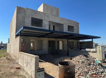 Casa · 135m² · 3 Dormitorios · 2 Cocheras · Venta Dúplex 3 Dorm en Abras de Manantiales