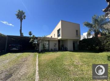 Casa · 290m² · 9 Ambientes · 2 Cocheras · Casa 4 Dorm. en Venta, San Marino Funes Hills