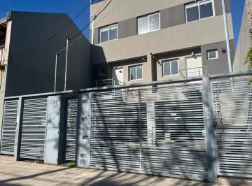 Casa · 90m² · 3 Ambientes · 2 Cocheras · Dúplex en Venta en Vicente Lopez