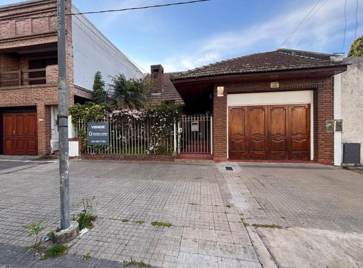 Casa · 400m² · 4 Ambientes · 2 Cocheras