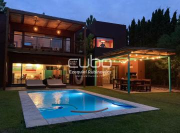 Casa · 190m² · 4 Ambientes · 4 Cocheras · Alquiler y Venta de Casa Amoblada en Las Glorietas, Nordelta – Vista Al Lago, 4 Dorm. y Pileta