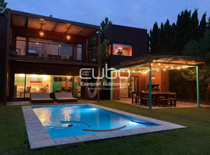 Casa · 190m² · 4 Ambientes · 4 Cocheras
