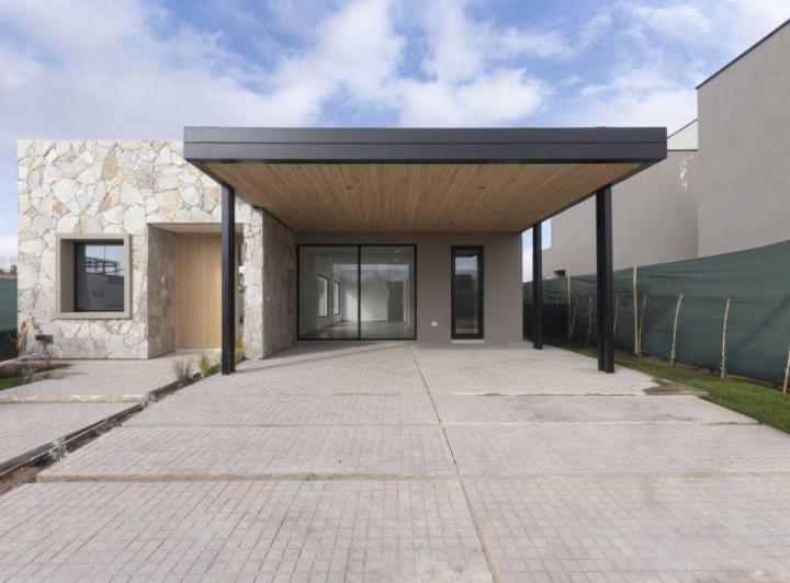 Casa · 237m² · 10 Ambientes · 1 Cochera