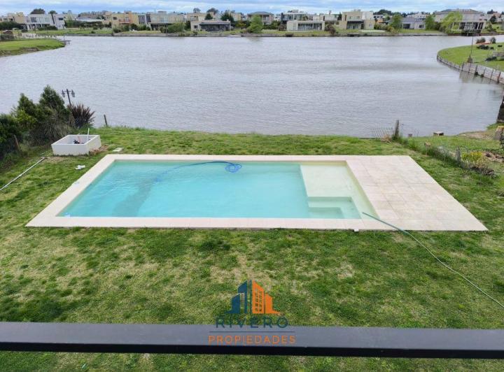 Casa · 402m² · 5 Ambientes · 3 Cocheras