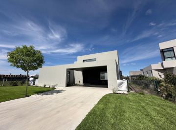 Casa · 285m² · 7 Ambientes · 2 Cocheras · Casa 4 Dorm - Vida Barrio Cerrado