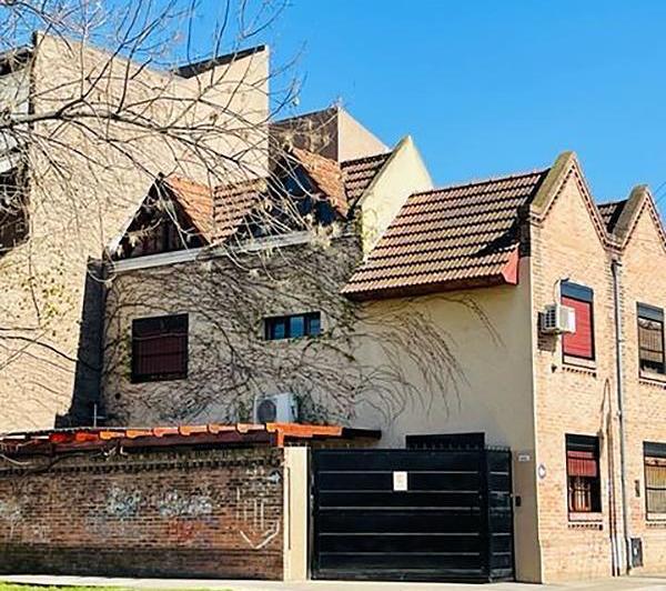 Casa · 82m² · 4 Ambientes · 1 Cochera