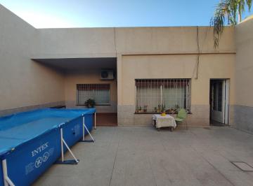 Casa · 274m² · 3 Ambientes · 6 Cocheras · Casa 3 Ambientes en Venta Avellaneda con Galpón
