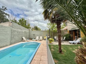 Casa · 168m² · 8 Ambientes · 3 Cocheras · Venta Casa Villa Azcuenaga Norte Guaymallen