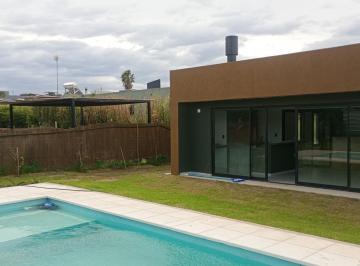 Casa · 250m² · 5 Ambientes · 2 Cocheras · Casa de Categoria a Estrenar en Country Valle del Golf.