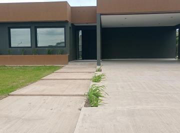 Casa · 250m² · 5 Ambientes · 2 Cocheras · Casa de Categoria a Estrenar en Country Valle del Golf