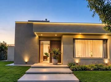 Casa de 7 ambientes, Russell · Casa en Venta en Terruños de Araoz II