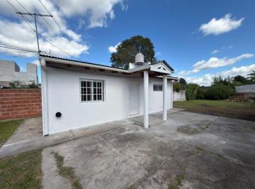 Casa de 2 ambientes, La Plata · Casa en Alquiler Ubicada en San Carlos Calle 49 Entre 138 y 139