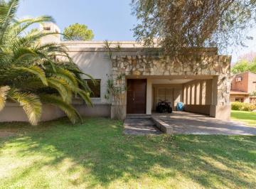 Casa · 202m² · 5 Ambientes · 2 Cocheras · Casa Moderna en Country Ubajay
