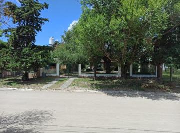 Casa · 102m² · 3 Ambientes · 2 Cocheras · Retasado! Hermoso Chalet 4 Amb - con Gas Natural