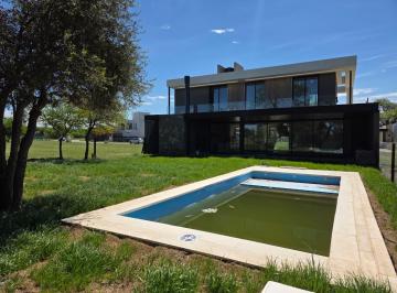 Casa · 350m² · 6 Ambientes · 2 Cocheras · Casa en Alqarias Siete Soles 4 Dorm. con Pileta a Estrenar!