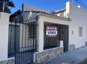 Casa de 4 ambientes, Ciudad de Santa Fe · Casa con Patio Verde en 77.500 Dólares!