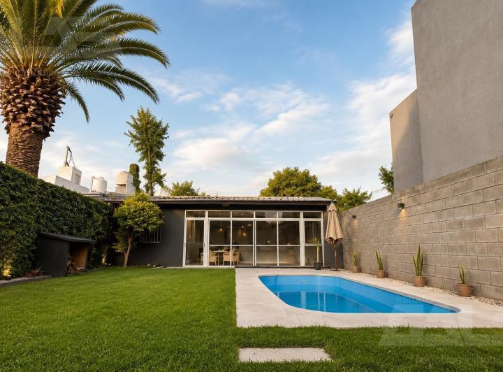 Casa · 400m² · 4 Ambientes · 2 Cocheras