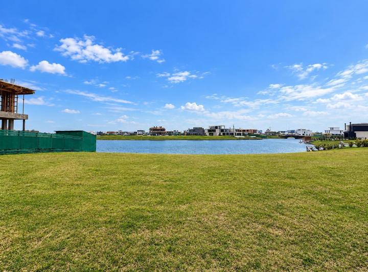 Terreno · 980m²