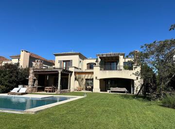 Casa · 358m² · 8 Ambientes · 2 Cocheras · Casa en Venta en El Golf, Nordelta, Tigre