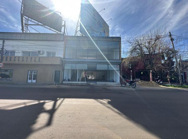 Local comercial · 700m² · 1 Cochera