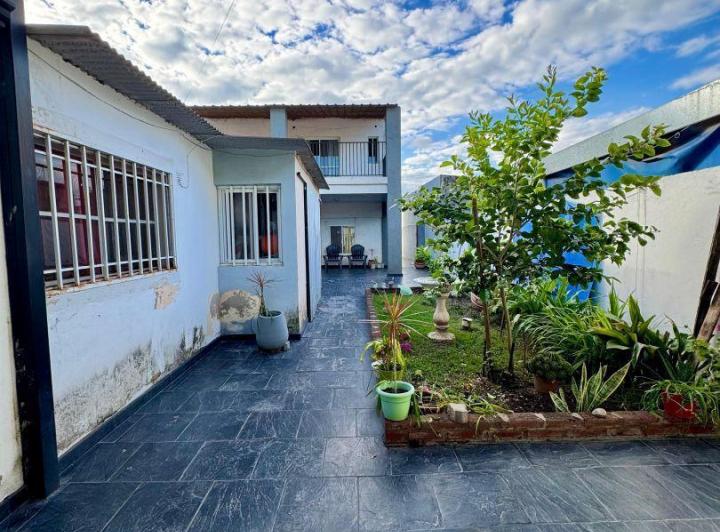Casa · 220m² · 3 Dormitorios · 1 Cochera