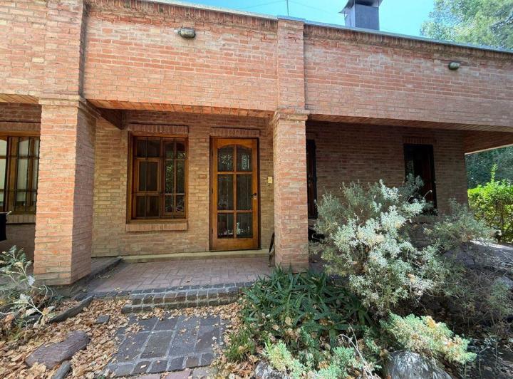 Casa · 368m² · 7 Ambientes