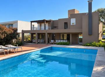 Casa de 6 ambientes, Córdoba · Alquiler Fondo Golf - 3 Dorm en Suite