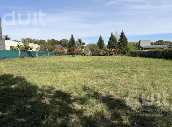 Terreno · 1350m²