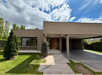 Casa · 410m² · 5 Ambientes · 2 Cocheras · Casa en Venta, Vistalba, Lujan de Cuyo, Mza.