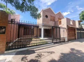 Casa de 6 ambientes, Dorrego · Casa en Alquiler C/ Cochera en Dorrego