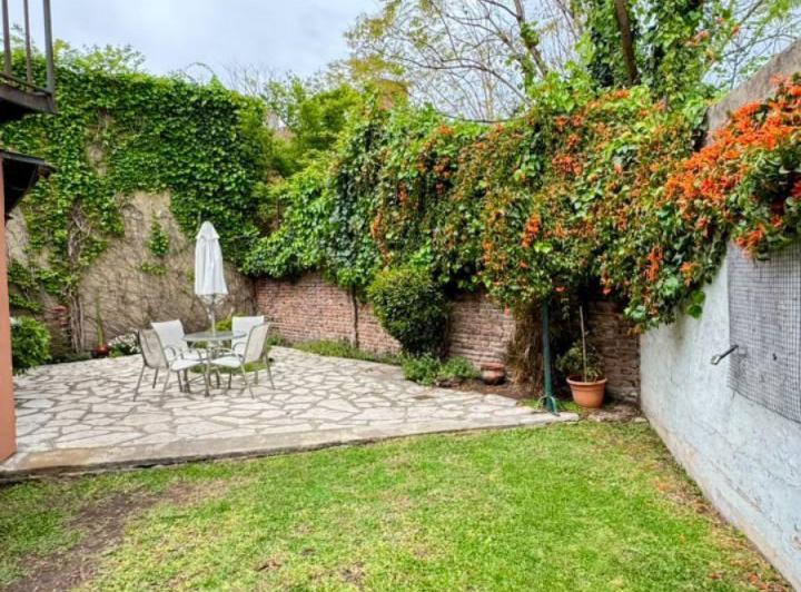 Casa · 184m² · 6 Ambientes · 3 Cocheras