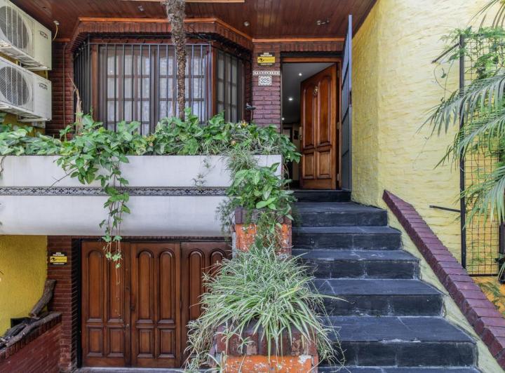 Casa · 340m² · 9 Ambientes · 3 Cocheras