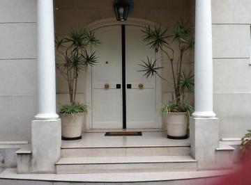 Casa de 8 ambientes, Belgrano · Casa con Jardin Estilo Frances