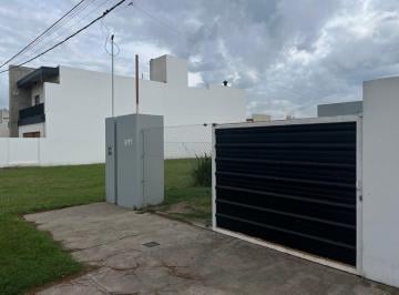 Casa · 80m² · 3 Ambientes · 1 Cochera · Alquiler/casa/2 Dorm./patio/cochera/parrilla