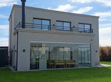 Casa · 187m² · 5 Ambientes · 6 Cocheras · Casa en Venta - 6 Ambientes - con Piscina