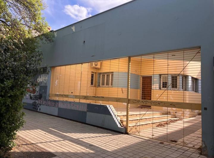 Casa · 240m² · 8 Ambientes · 2 Cocheras