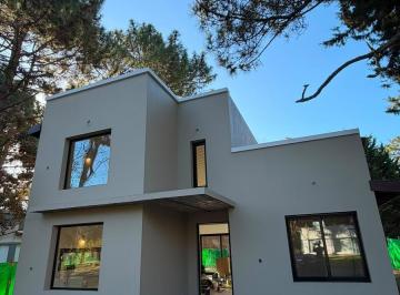 Casa · 3 Ambientes · 1 Cochera · Casa en Costa del Este