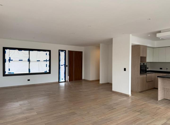 Casa · 216m² · 4 Ambientes · 4 Cocheras