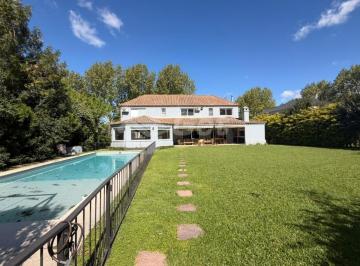 Casa · 341m² · 7 Ambientes · 4 Cocheras · Casa en Alquiler en Ayres de Pilar