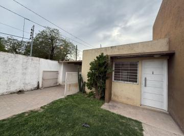 Casa de 3 ambientes, Córdoba · Alquiler Housing 2 Dorm. Cochera Patio – Barrio Argüello