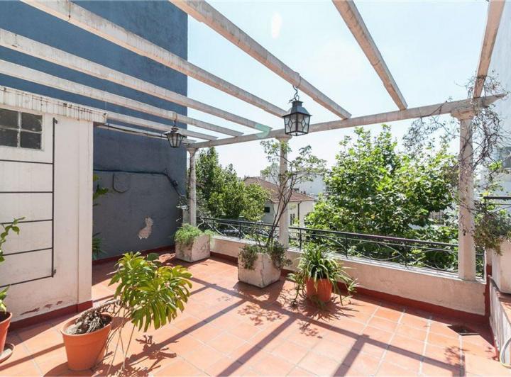 Casa · 216m² · 4 Ambientes · 1 Cochera