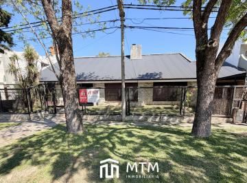 Casa · 223m² · 3 Dormitorios · 2 Cocheras · Casa en Venta Rosario, Lomas de Alberdi.
