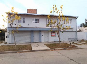 Casa de 9 ambientes, San Rafael · En Venta 2 Casa y 1 Local Comercial, Cochera y Todos Los Servicios - San Rafael