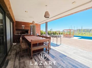 Casa · 200m² · 4 Ambientes · 4 Cocheras · Hermosa Casa en Barrio San Roque, Comarcas de Luján